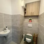 B147 I Freeparking Apartman *